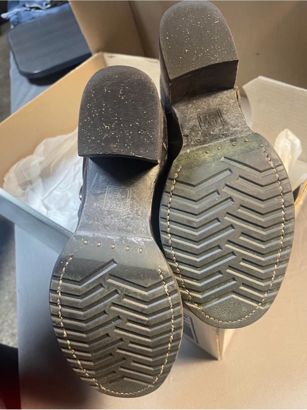 Frye Sz 9 Veronica Stud Boots - Picture 2 of 2